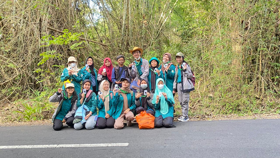 Foto Anggota dan Dosen Kelompok Penelitian Bambusa